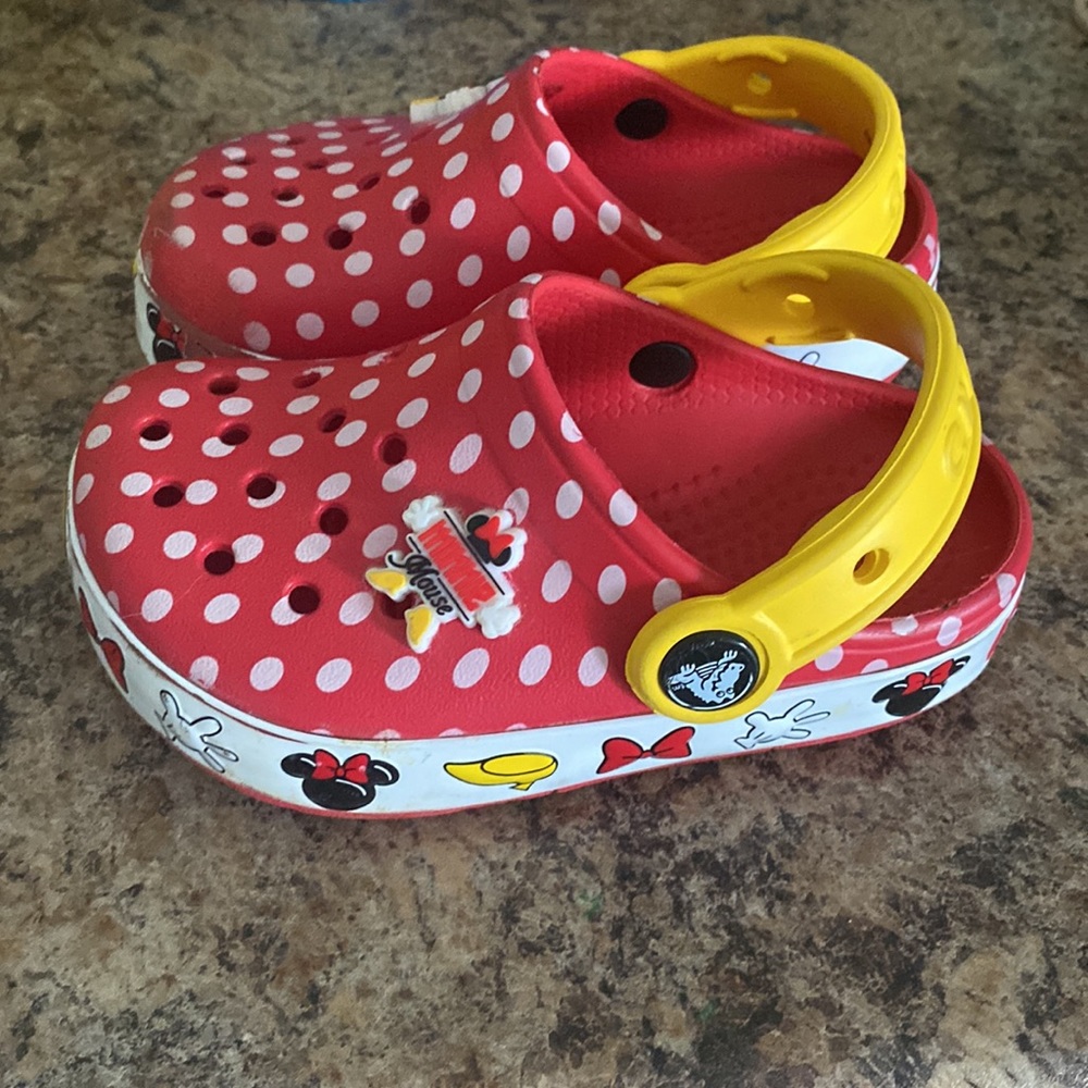 Minnie Crocs - Picture 2 of 5